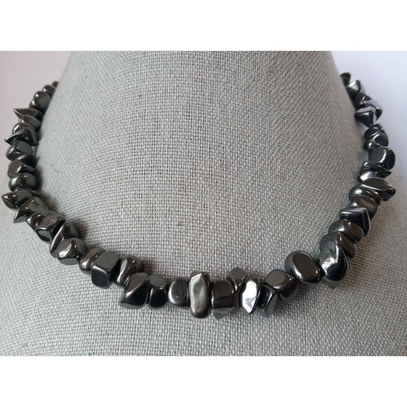 VTG Hematite Chip Necklace with Ornate Irregular Hook Clasp (AS IS) - Picture 3 of 11